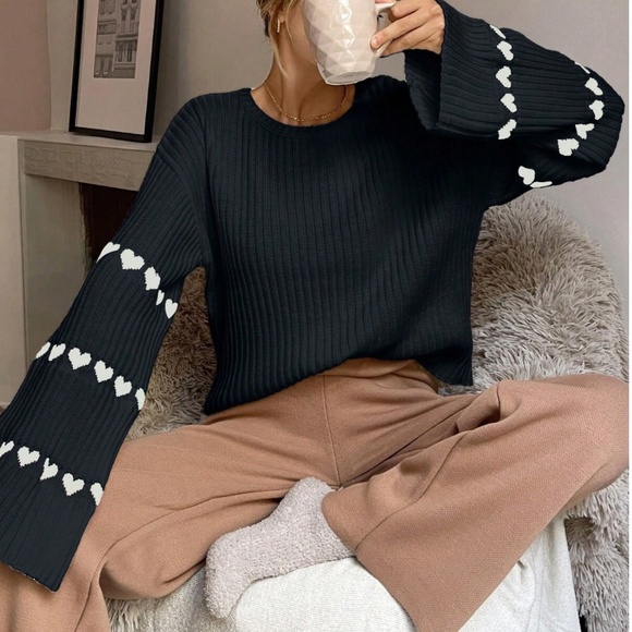 Cozy Solid heart Print Bell Sleeve Loose Fit Sweater Top - Picture 9 of 9